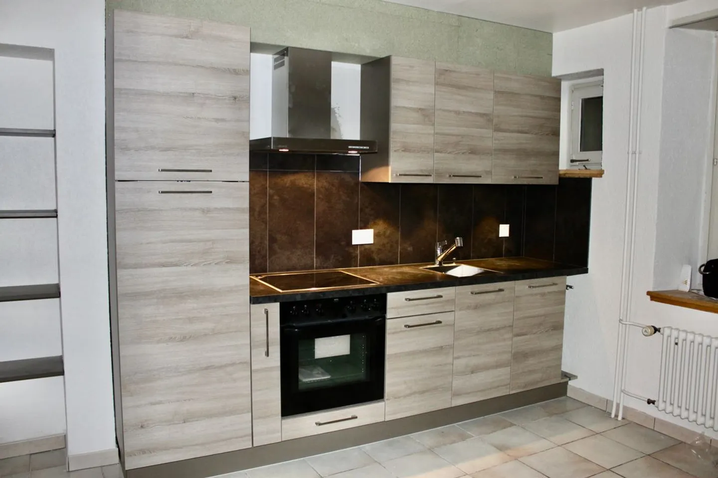 Charming income-generating building - Photo 2 of 13