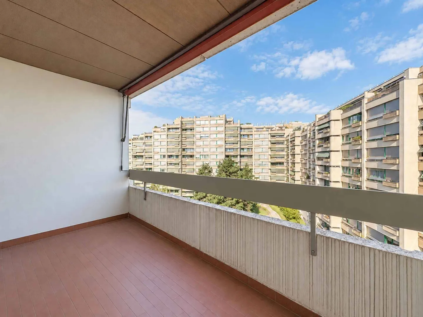 Spacious Apartment in Charmilles - Photo 2 of 6