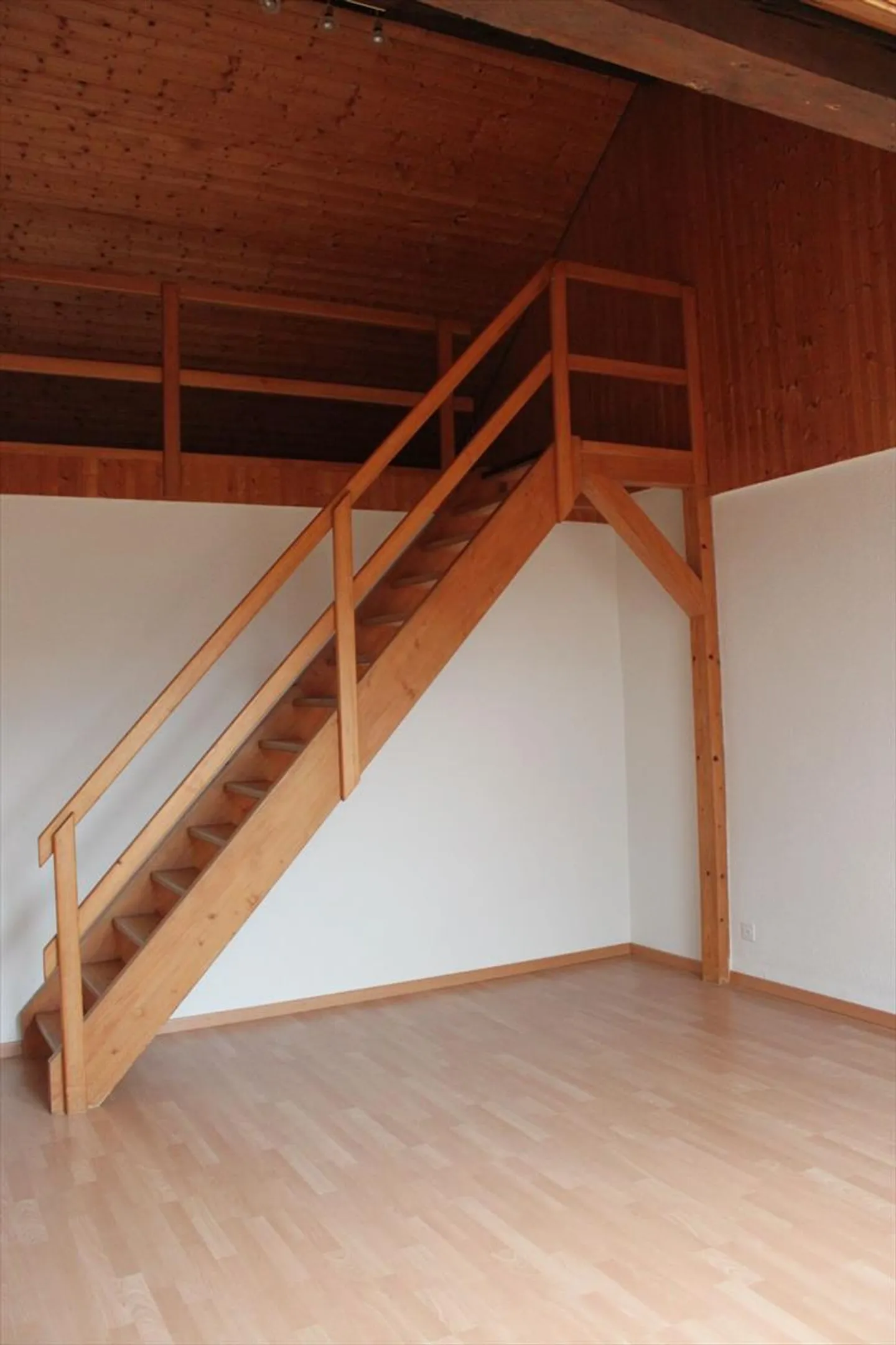 Charming income-generating building - Photo 7 of 13