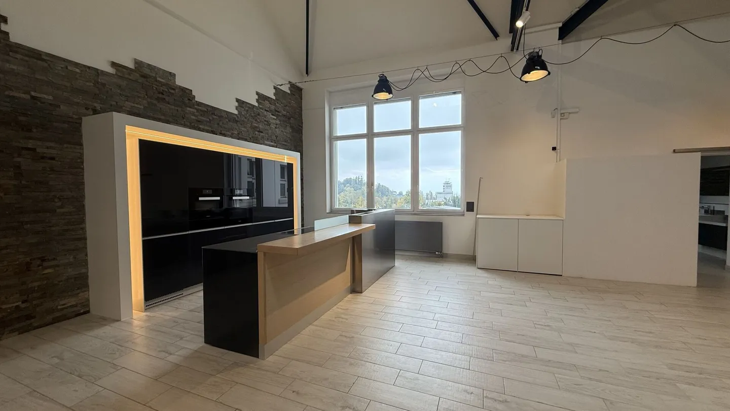 Modernes Loft mit spektakulärer Architektur und Seeblick - Foto 3 von 14
