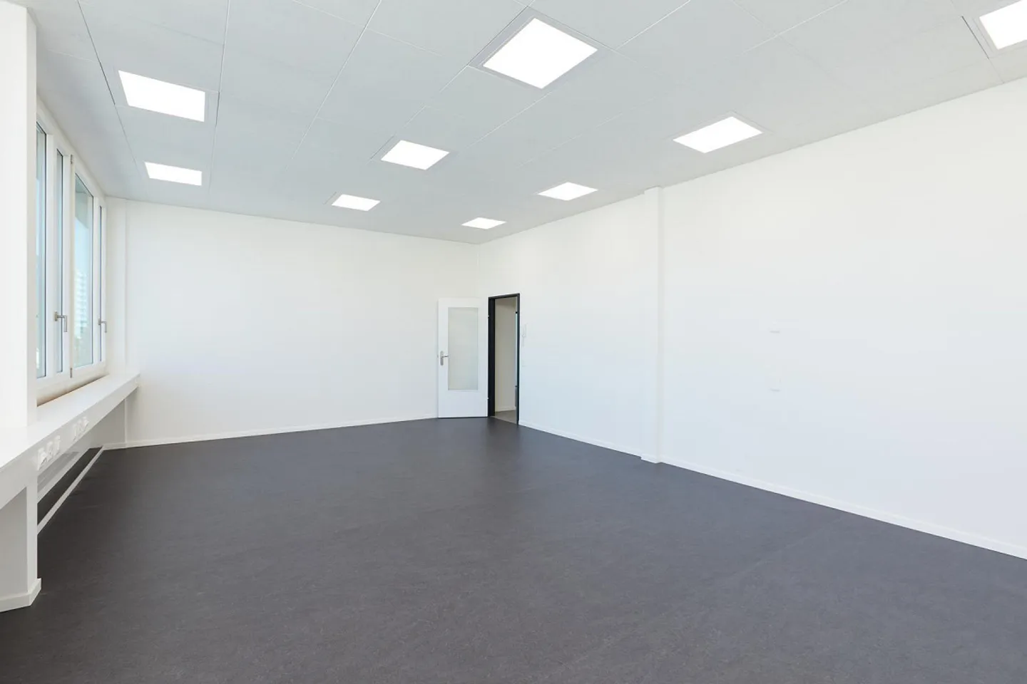Office on the 3rd floor - Photo 4 of 7