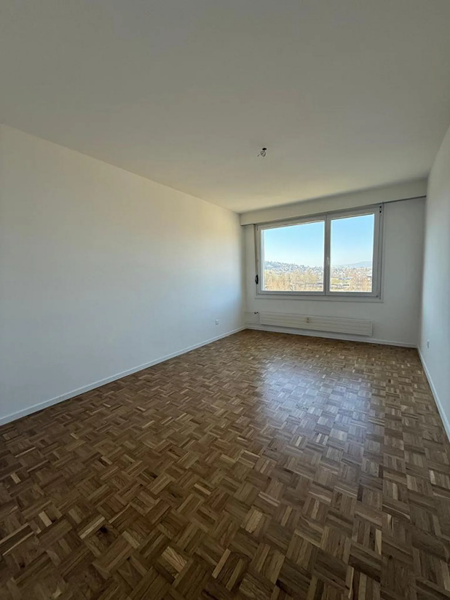 Appartement rénové de 3 pièces au 4ème étage avec balcon - Photo 5 sur 10