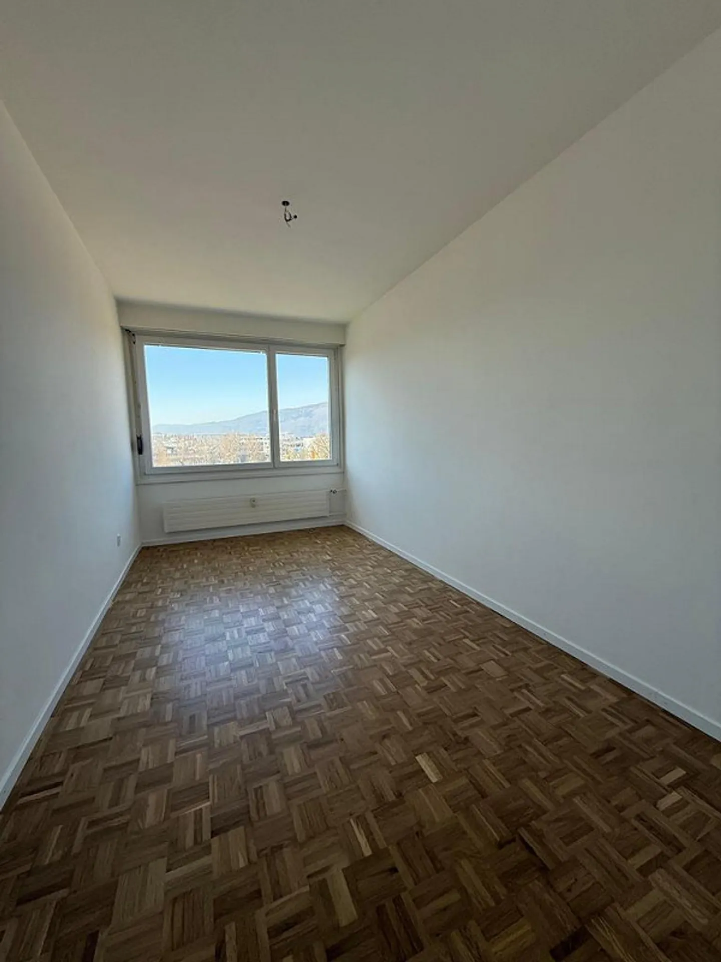 Appartement rénové de 3 pièces au 4ème étage avec balcon - Photo 6 sur 10