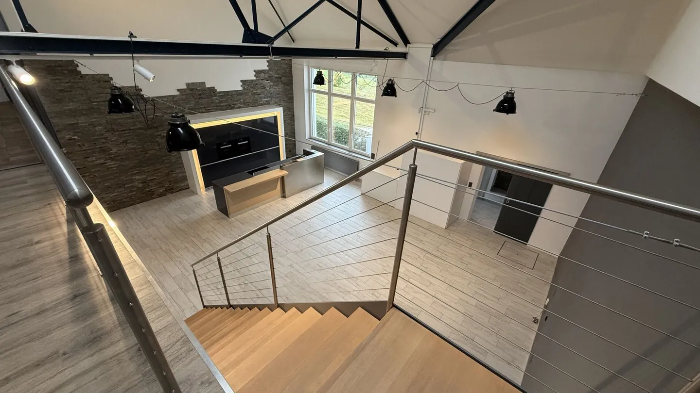 Modernes Loft mit spektakulärer Architektur und Seeblick - Foto 5 von 14