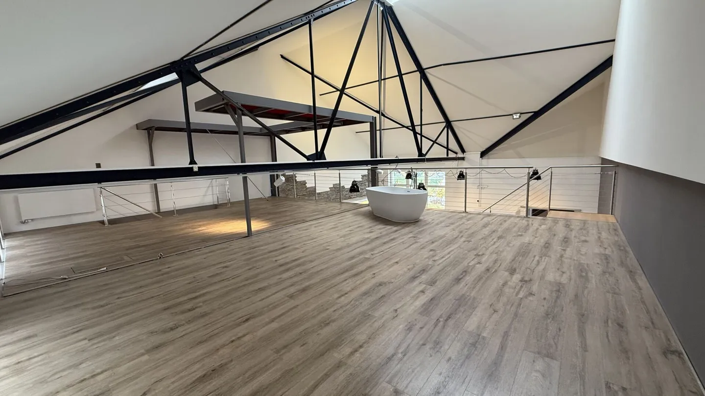 Modernes Loft mit spektakulärer Architektur und Seeblick - Foto 6 von 14