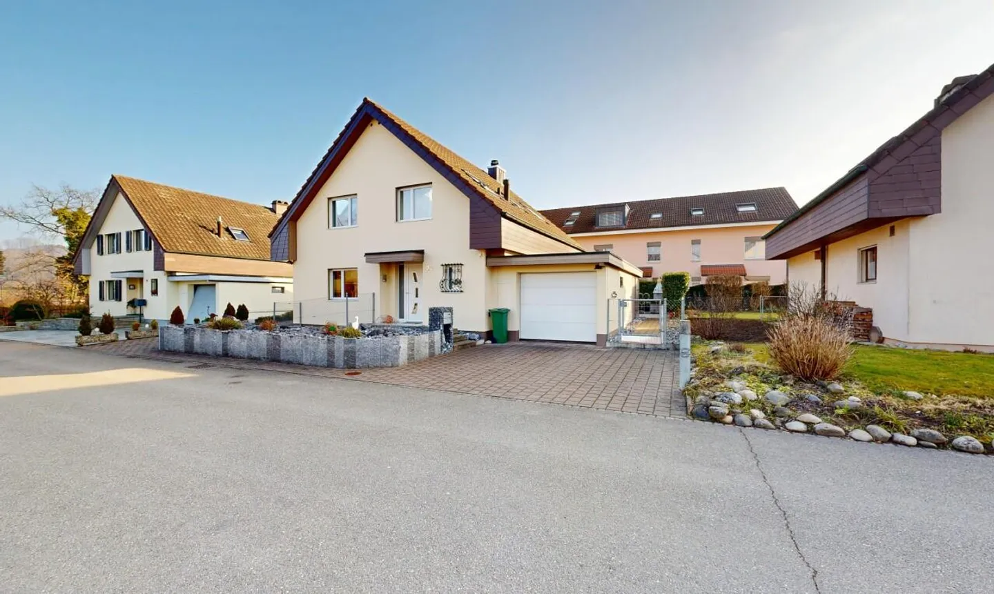 Spacious Home for Families in a Quiet Location - Photo 2 of 11