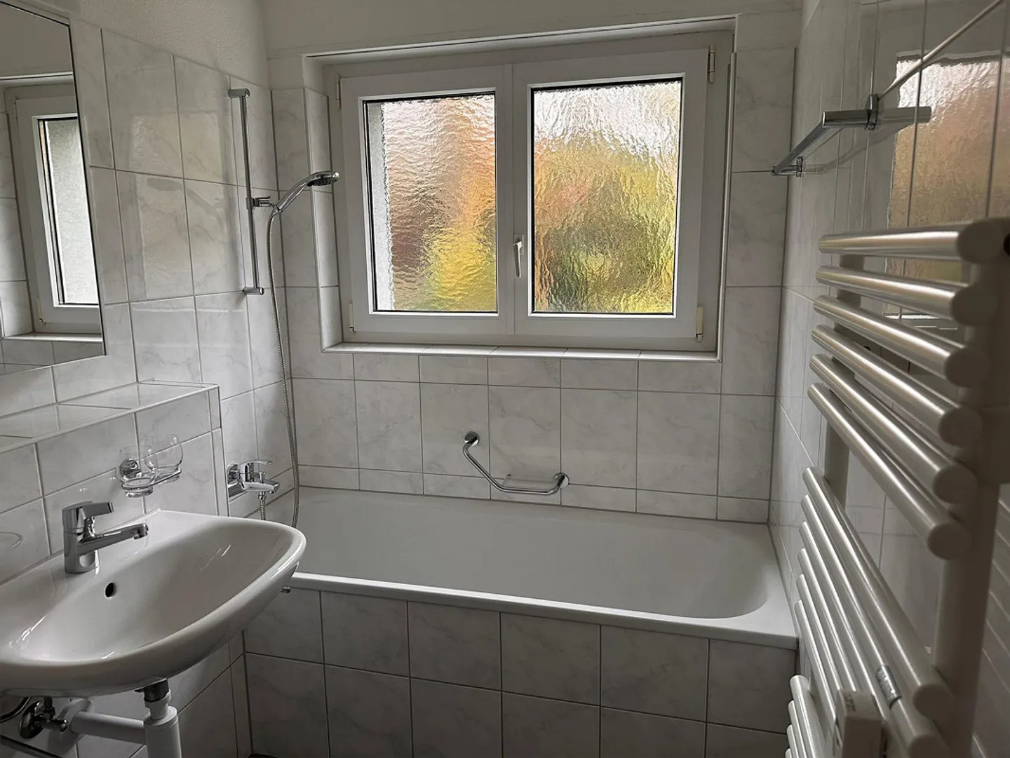 Appartamento 3.5 stanze, cucina/bagno come nuovo, nuovo laminato, tranquillo, ben tenuto, balcone - Foto 7 di 14