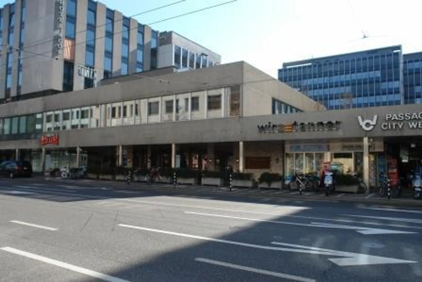 Place de parking dans le parking ouest - Photo 1 sur 3