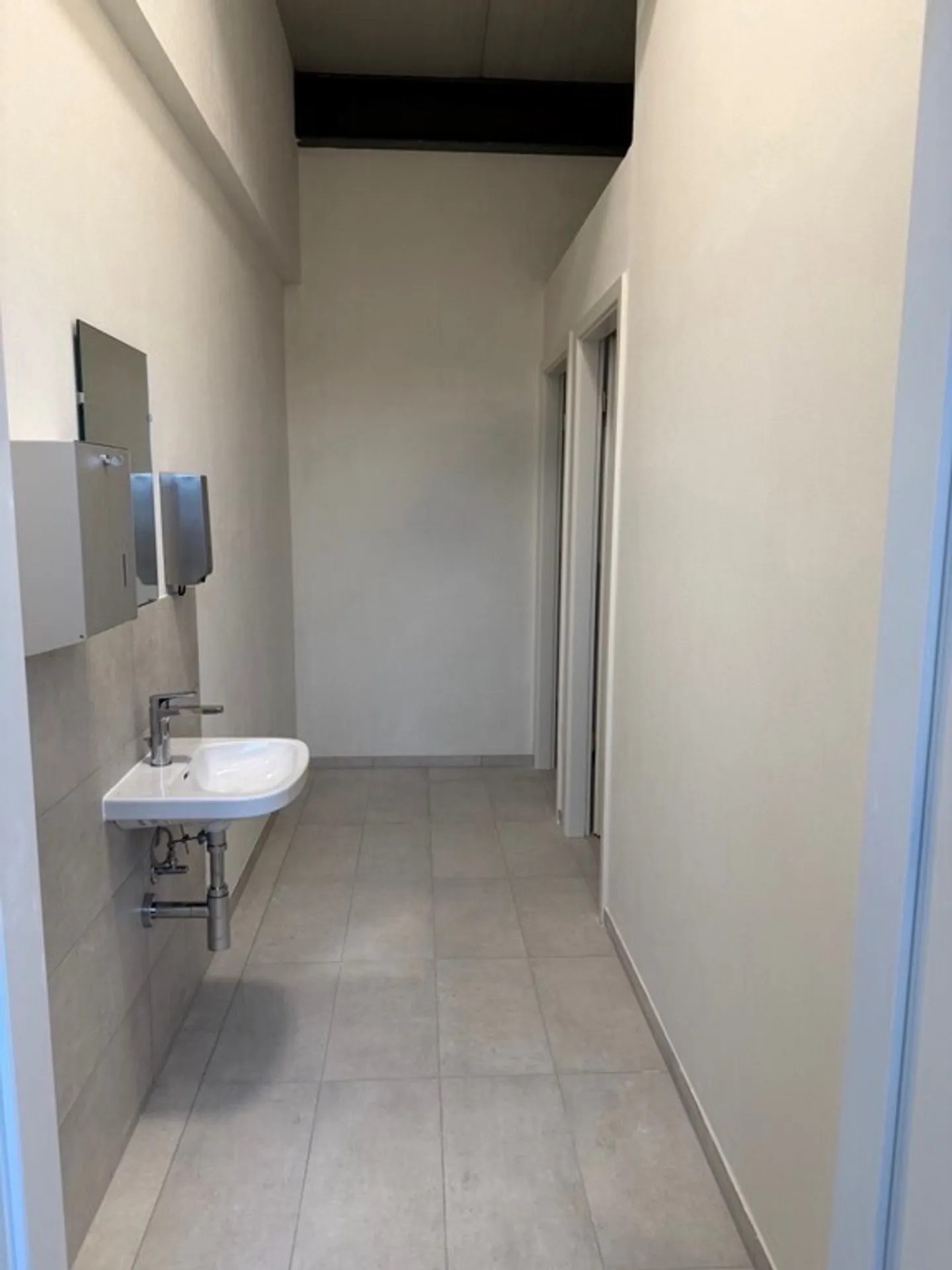 Ottima posizione - Officina / Spazio di stoccaggio - 130m² - Crissier - Foto 5 di 7