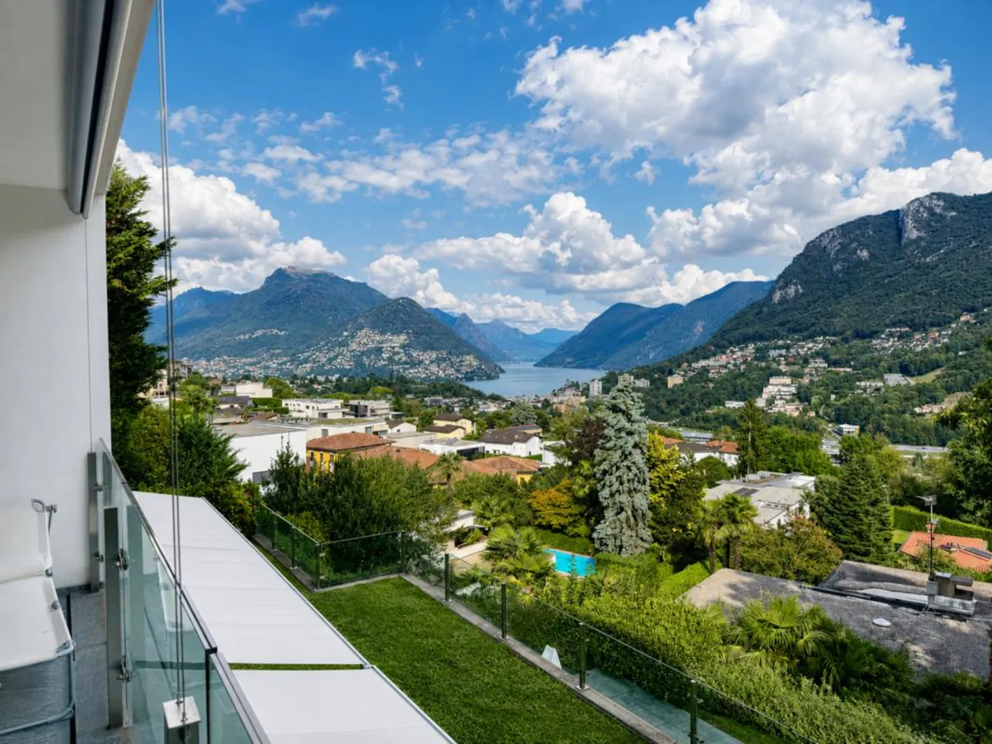 Appartamento Elegante con Vista Lago - Foto 1 di 10