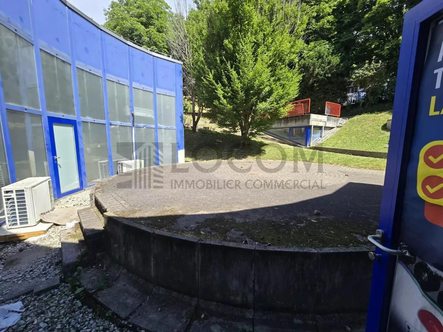 Espaces polyvalents sur la ligne de tram - Photo 8 sur 9