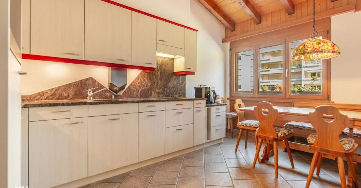 Vivere sopra i tetti di Brig con sole, vista ampia e molta privacy - Foto 5 di 12