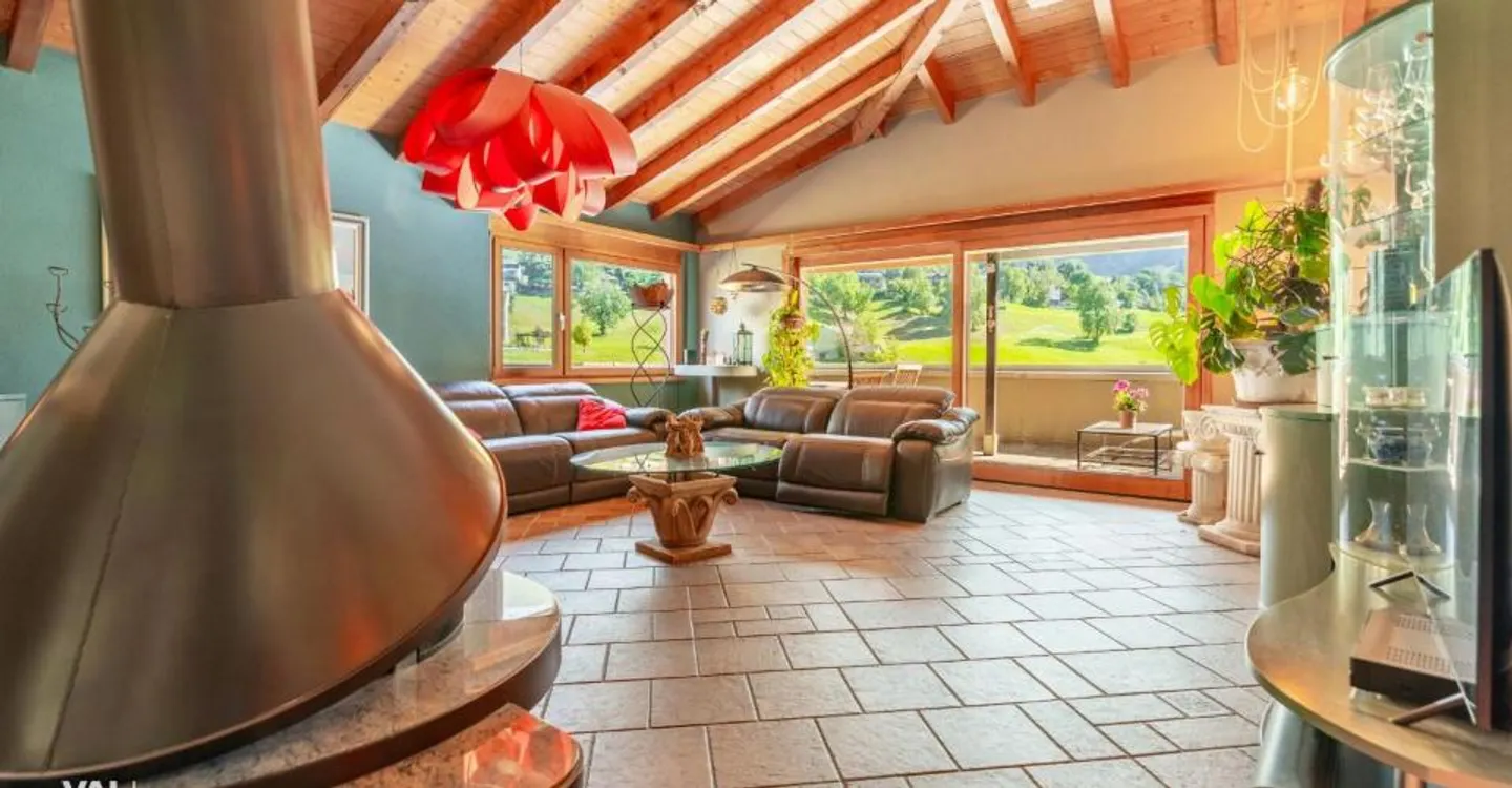 Vivere sopra i tetti di Brig con sole, vista ampia e molta privacy - Foto 1 di 12