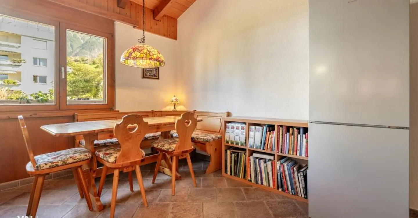 Vivere sopra i tetti di Brig con sole, vista ampia e molta privacy - Foto 7 di 12