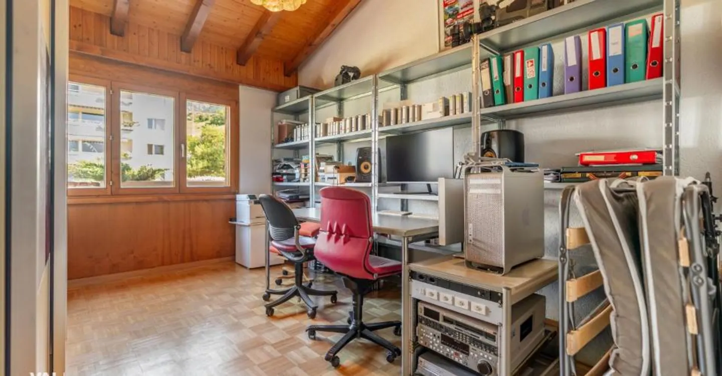 Vivere sopra i tetti di Brig con sole, vista ampia e molta privacy - Foto 11 di 12