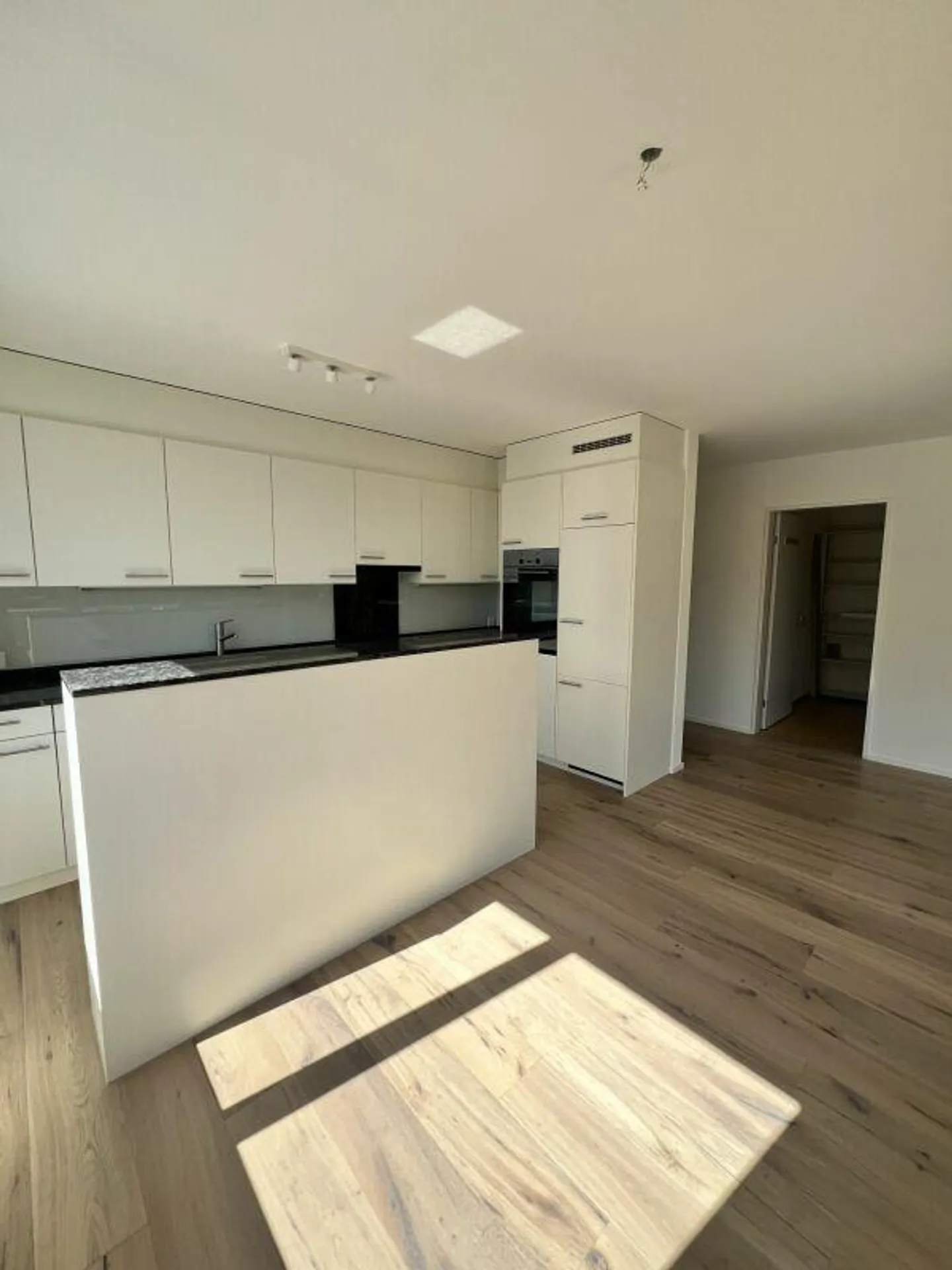 Helle 3.5-Zimmer-Wohnung mit Bergsicht an ruhiger Lage - Foto 1 von 15