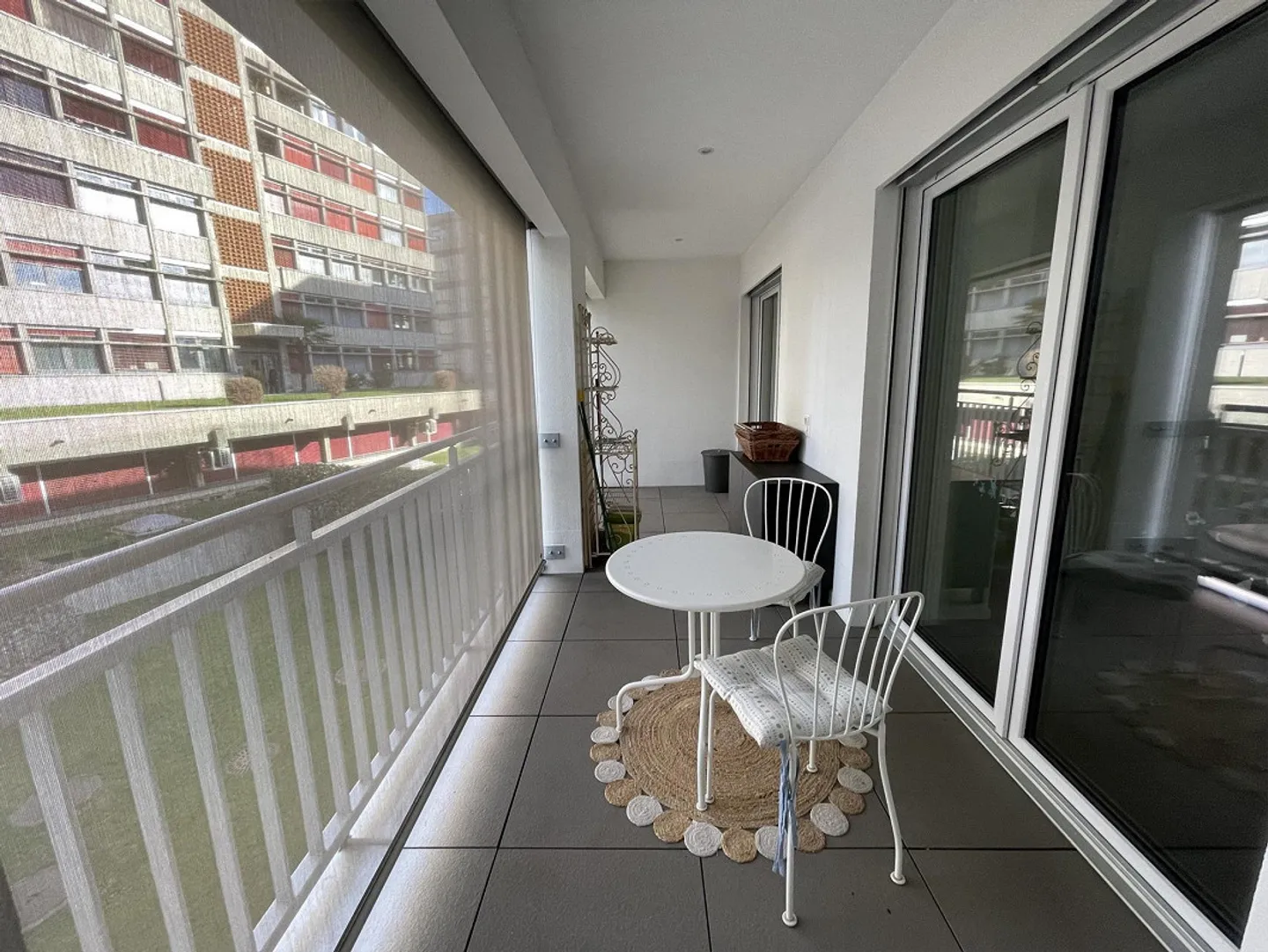 ELEGANT AND SPACIOUS 3.5 APARTMENT IN A SOUGHT-AFTER AREA - Photo 11 of 13