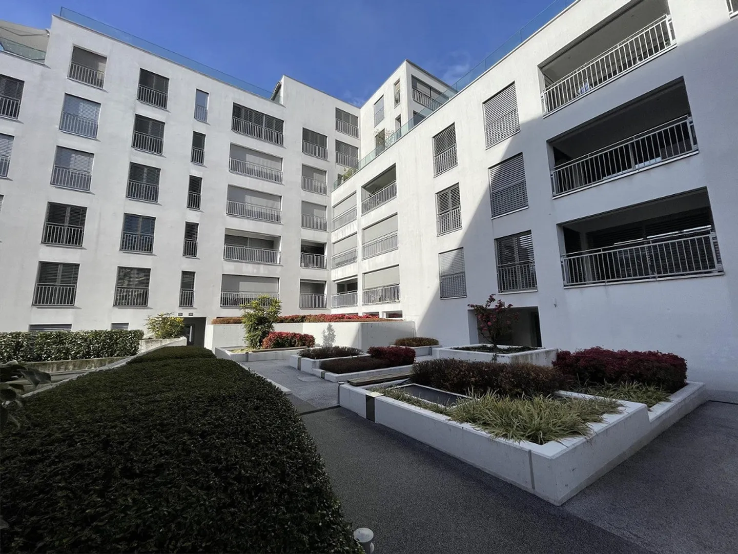 ELEGANT AND SPACIOUS 3.5 APARTMENT IN A SOUGHT-AFTER AREA - Photo 12 of 13