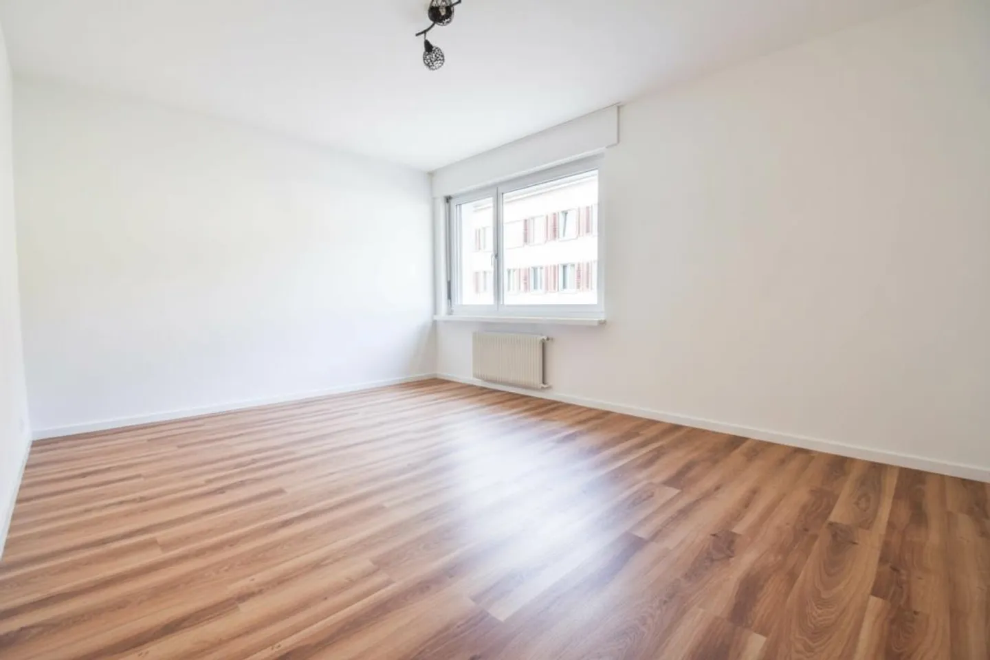 Helle, frisch renovierte 4-Zimmerwohnung mit Balkon und moderner Au... - Foto 6 von 8