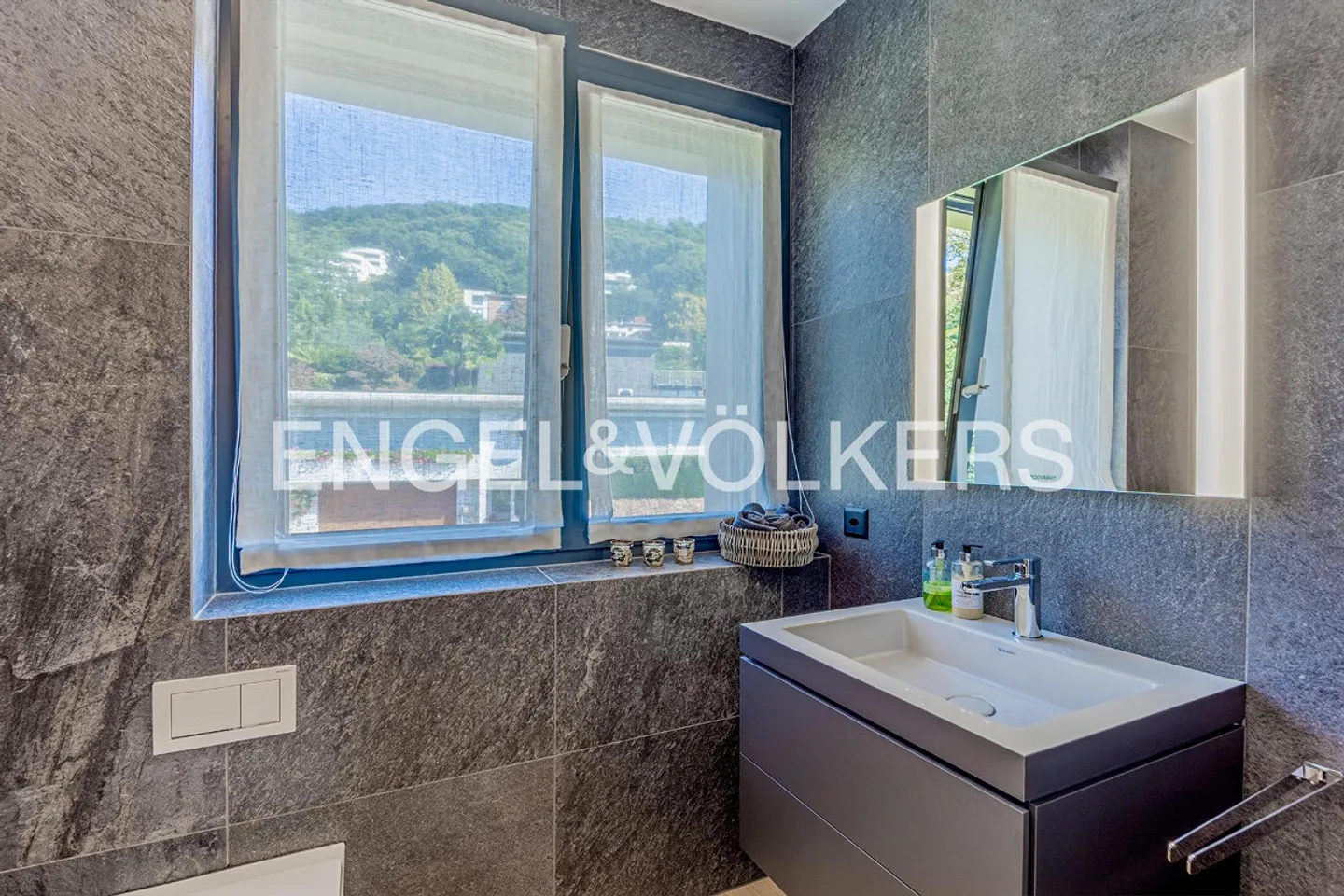 Attico di nuova costruzione con vista mozzafiato sul lago - Foto 11 di 14