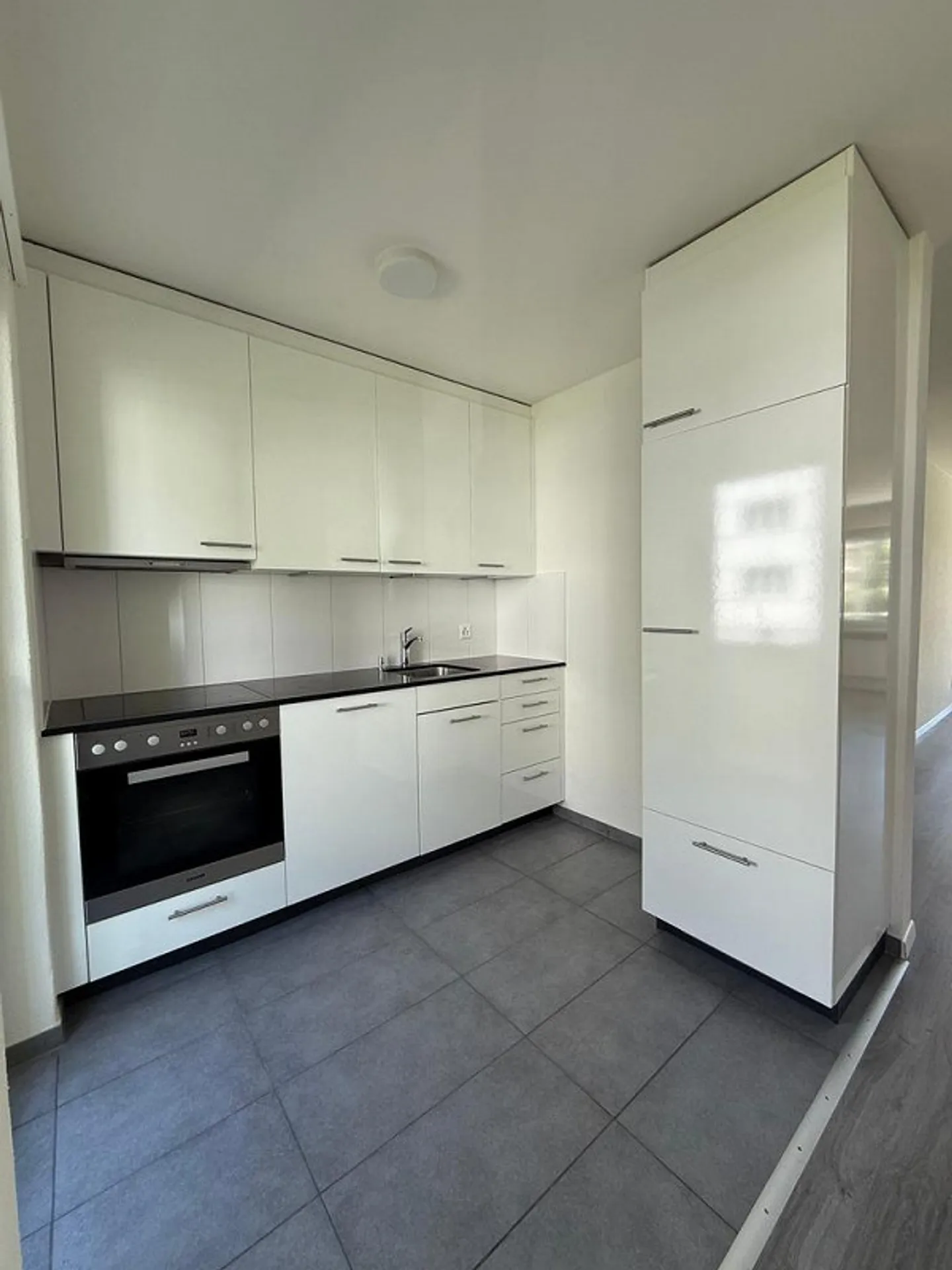 Appartement lumineux de 3,5 pièces au 2ème étage - Photo 2 sur 12