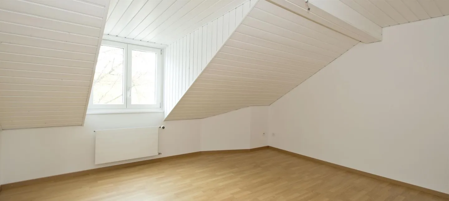 Bellissimo appartamento mansardato di 4,5 locali con terrazza - Foto 8 di 13