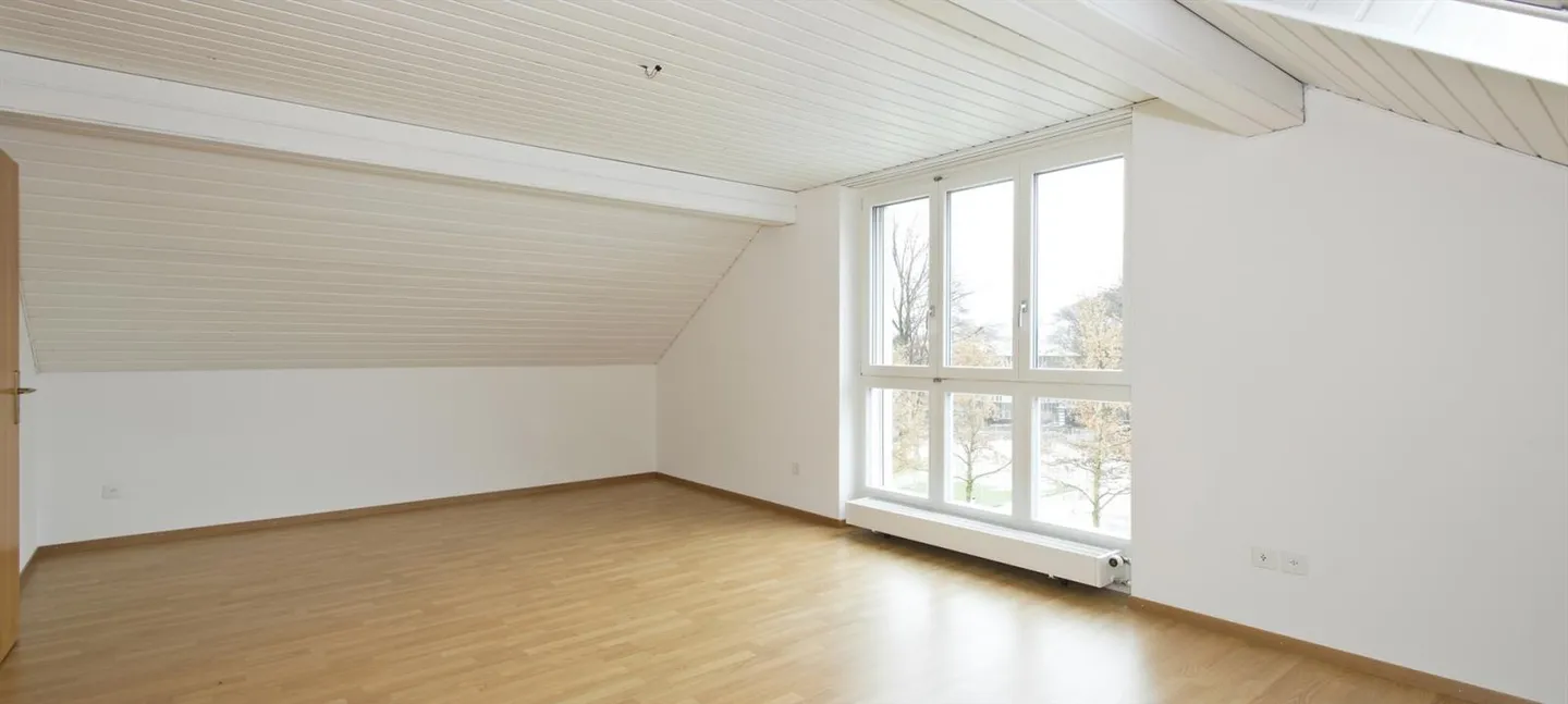 Bellissimo appartamento mansardato di 4,5 locali con terrazza - Foto 10 di 13