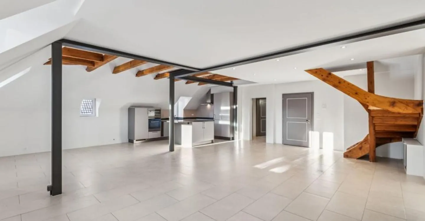 Spacious and bright duplex in an Art Deco residence - Photo 2 of 10