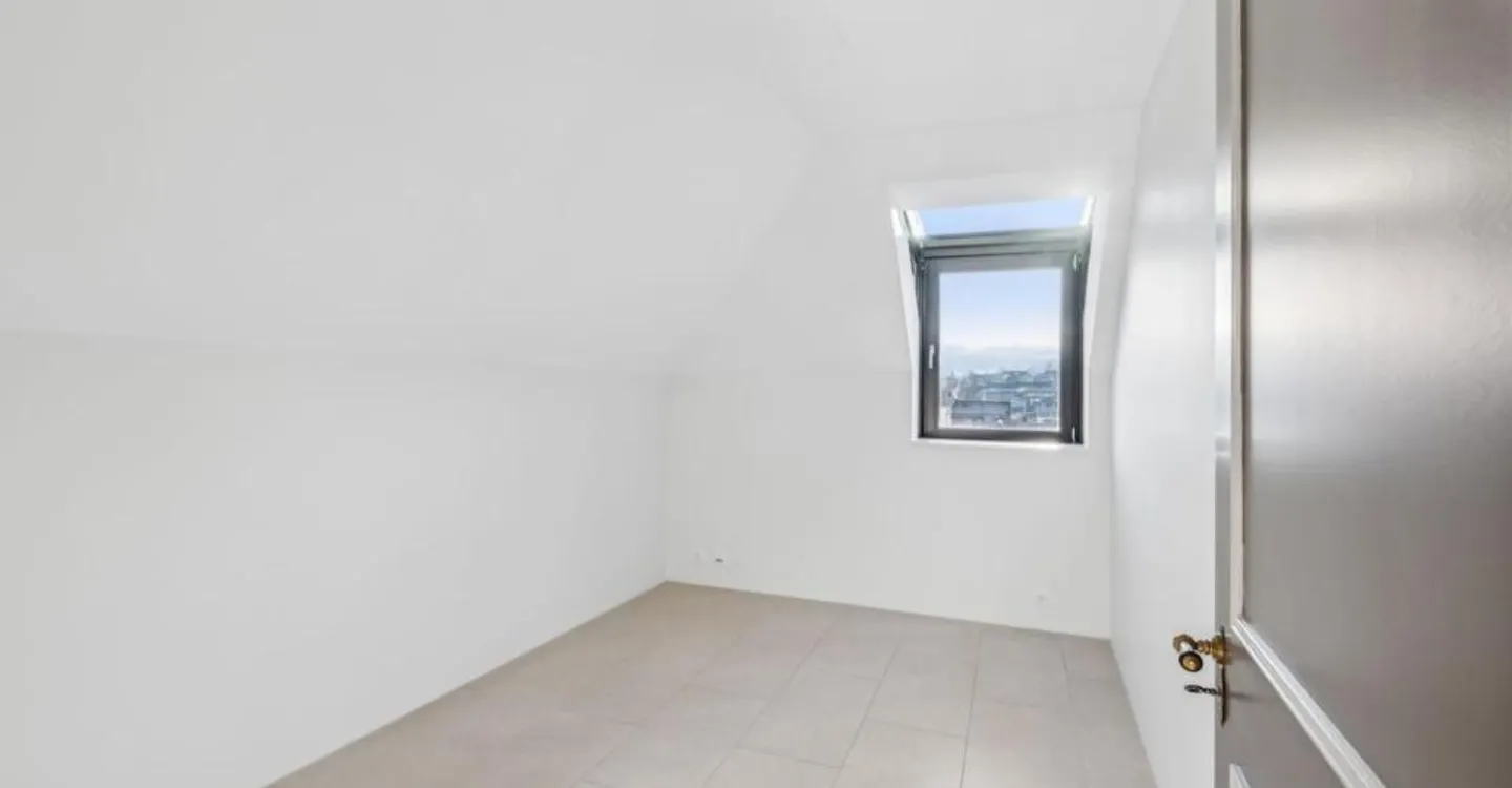Spacious and bright duplex in an Art Deco residence - Photo 5 of 10