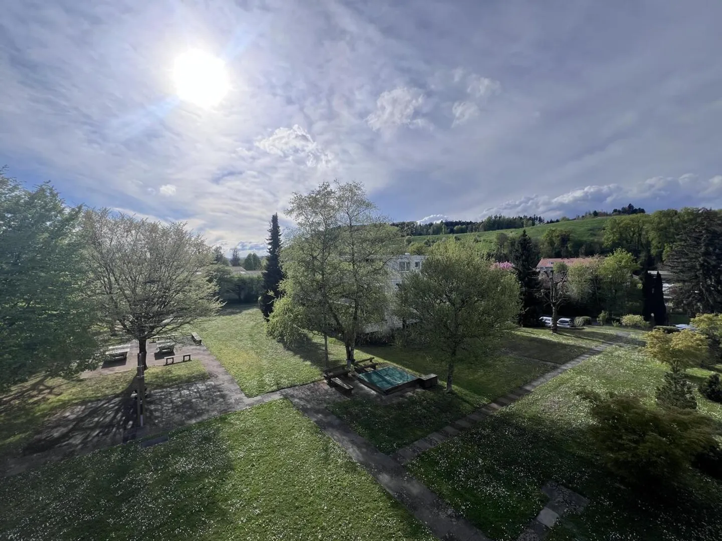 Ampio appartamento di 5,5 stanze all'ultimo piano con bella distanza - Foto 1 di 6