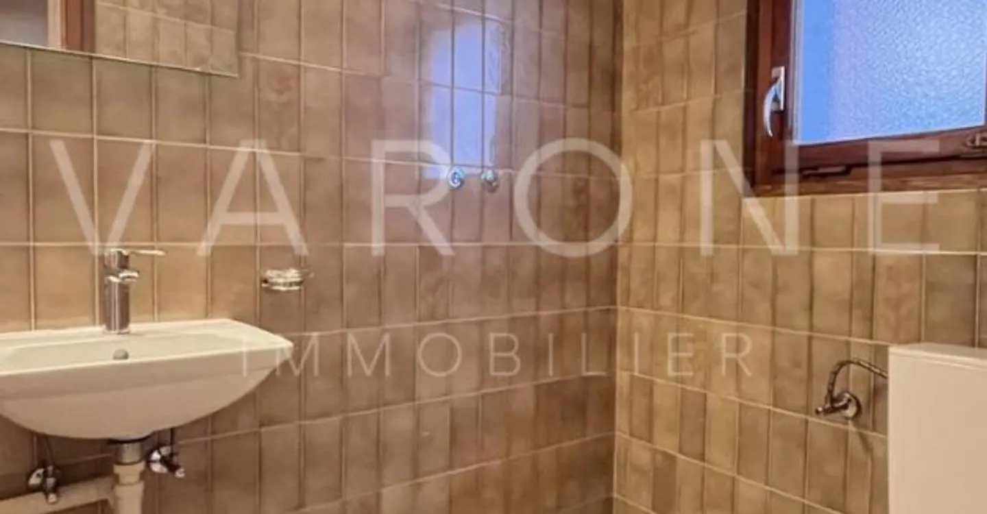Row house for sale - Photo 5 of 12