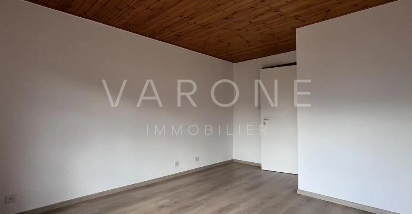 Row house for sale - Photo 6 of 12
