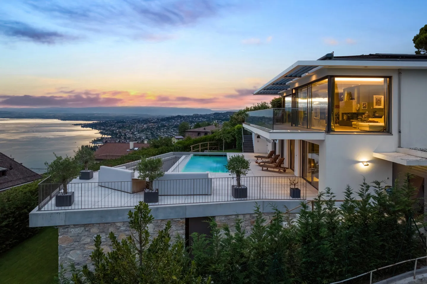 Propriété spectaculaire avec vue panoramique sur le lac - Photo 1 sur 16