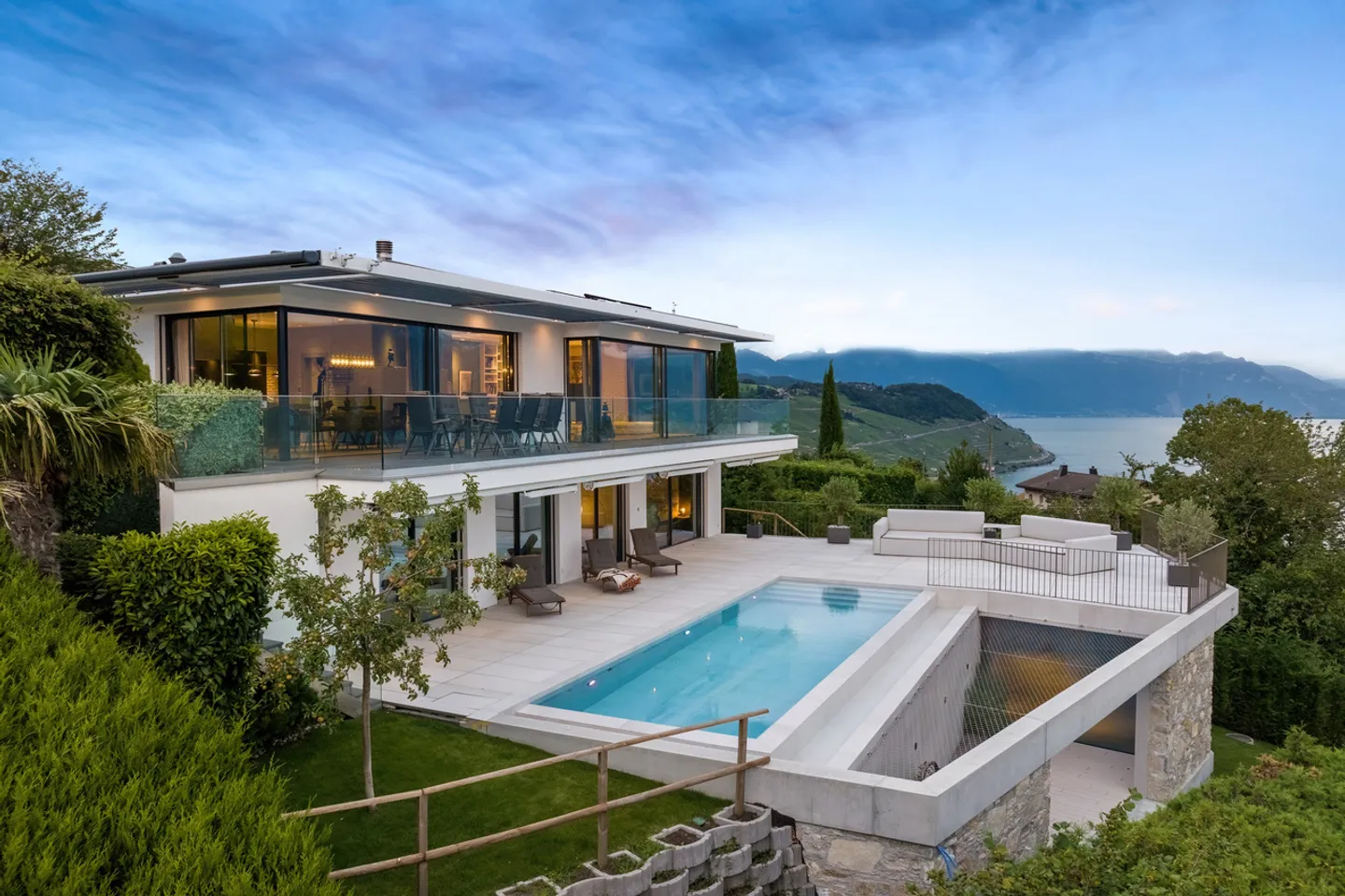 Propriété spectaculaire avec vue panoramique sur le lac - Photo 2 sur 16