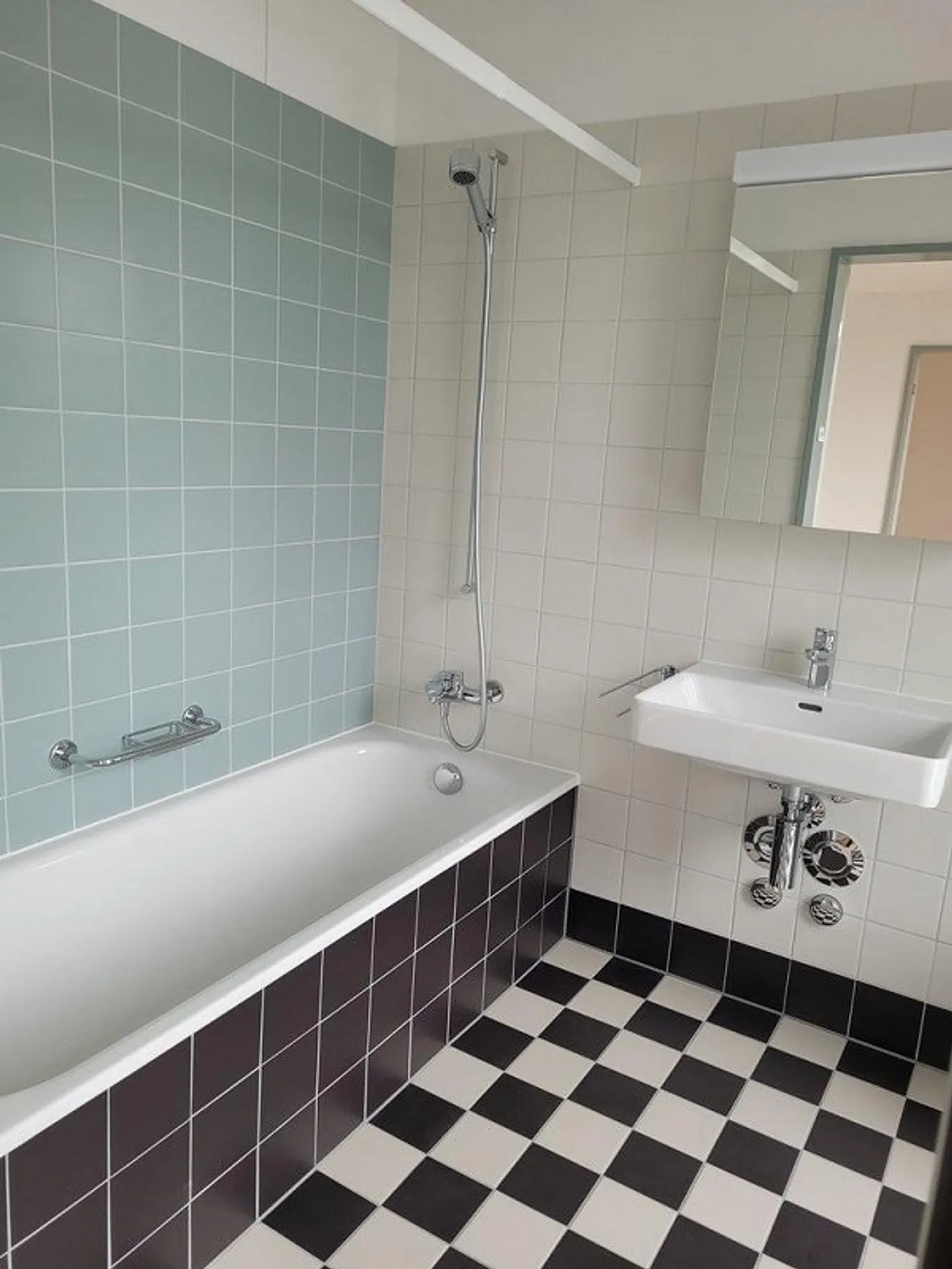 Appartement moderne à Dübendorf dans un emplacement calme - Photo 3 sur 5