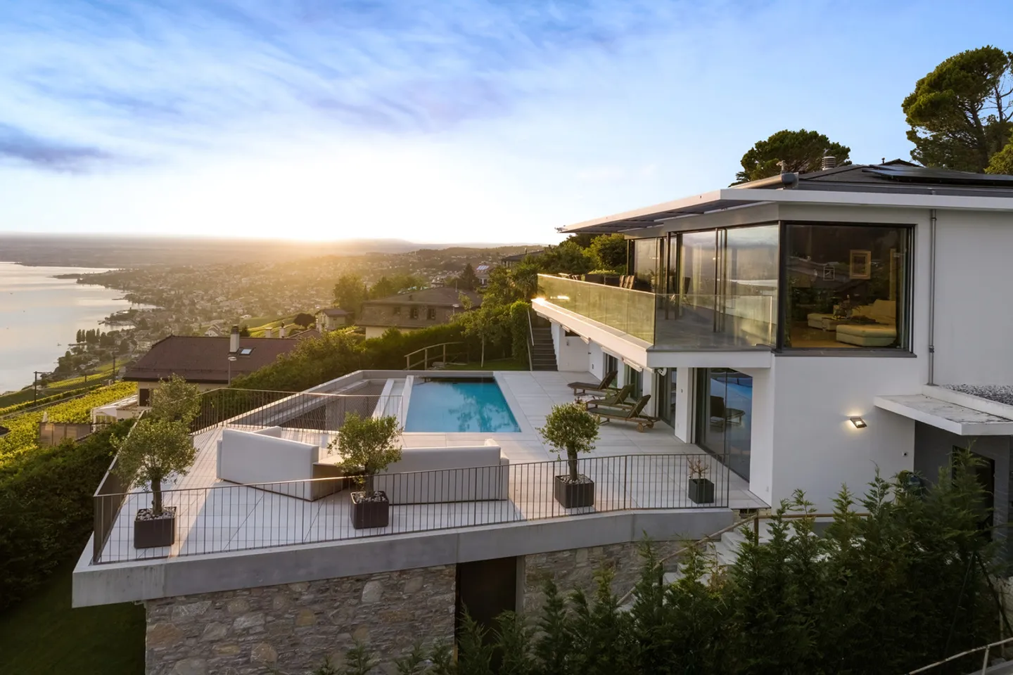 Propriété spectaculaire avec vue panoramique sur le lac - Photo 15 sur 16