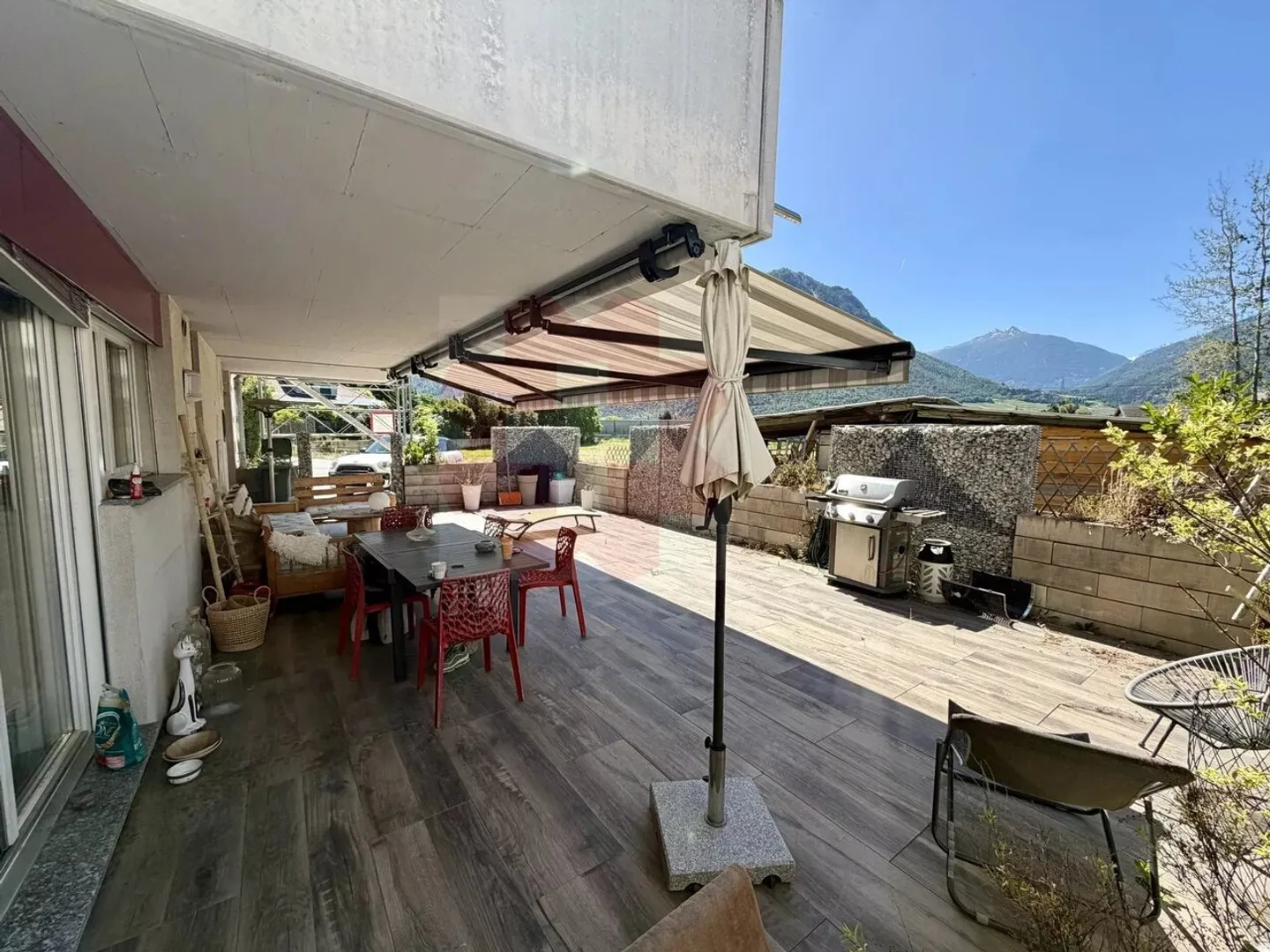 Wunderschöne 4,5-Zimmer-Wohnung mit großer Terrasse in Uvrier (Sion) - Foto 2 von 8