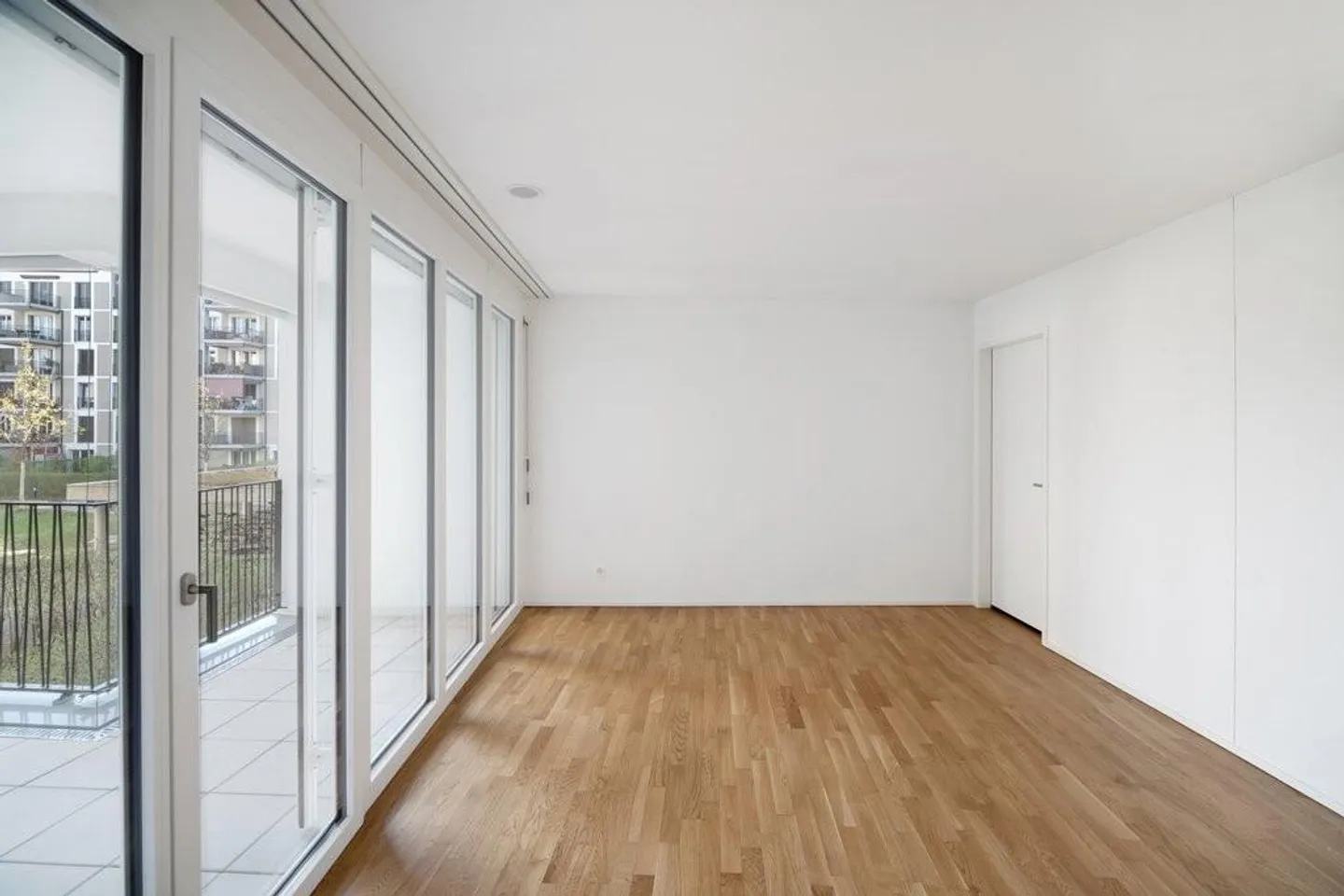 Living and life in centrally located urban quarter - Photo 7 of 9