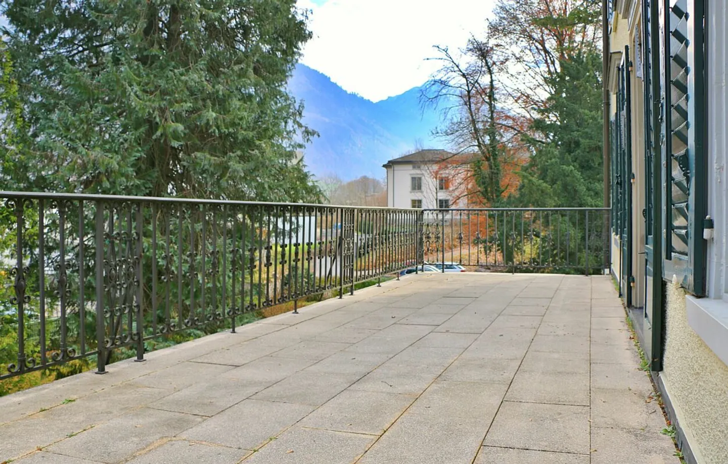 Appartamento unico con ampia superficie abitabile in posizione soleggiata - Foto 5 di 11