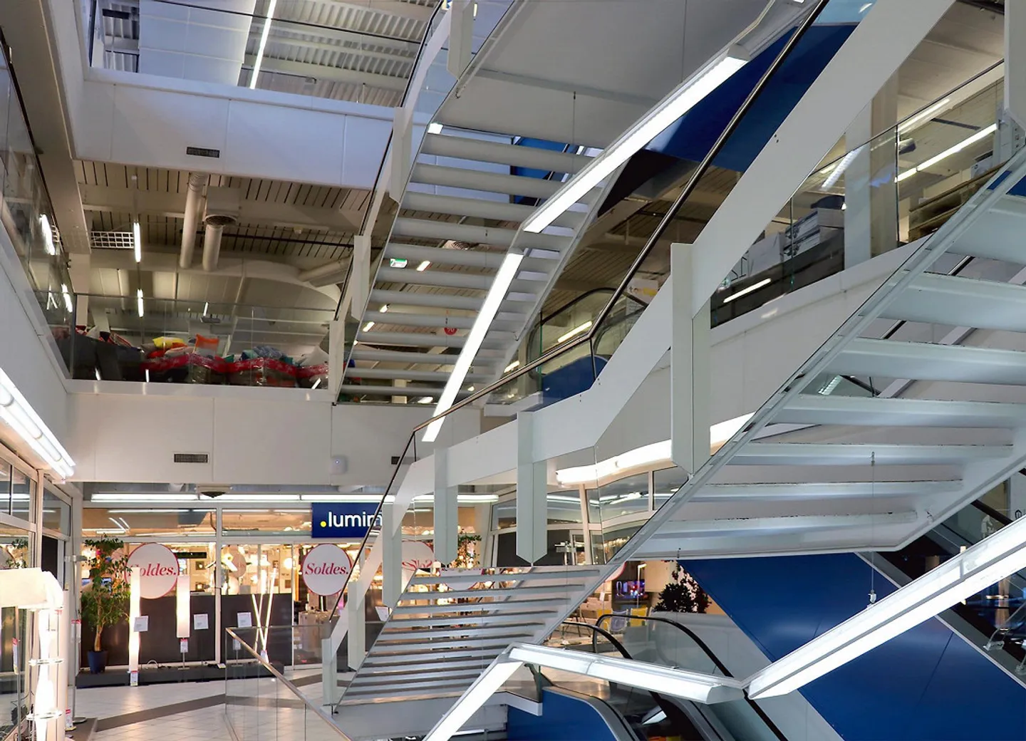 Spazio commerciale da 300 a 500m2 al 2° piano del Centro Romanel - Foto 3 di 5