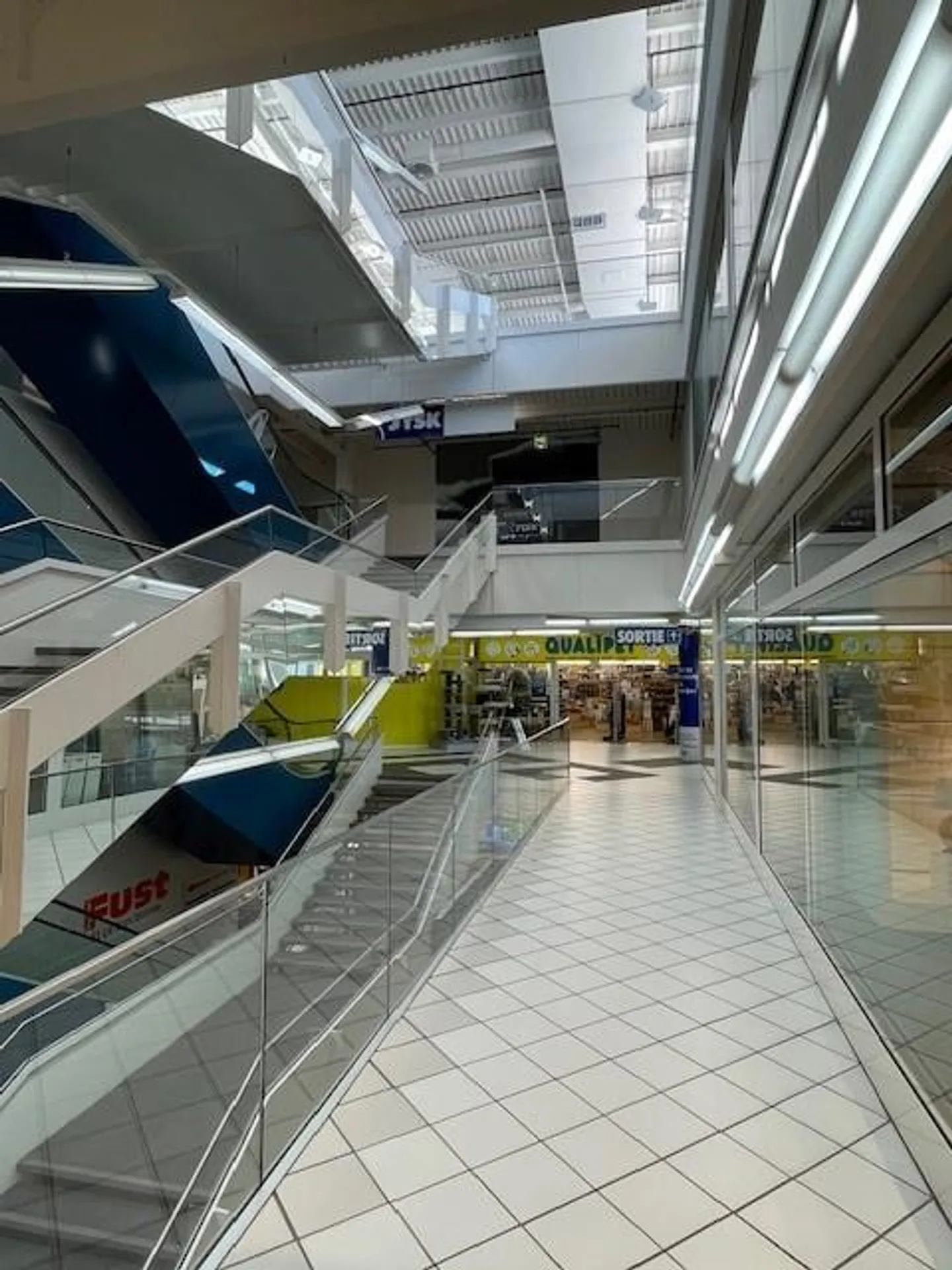 Spazio commerciale da 300 a 500m2 al 2° piano del Centro Romanel - Foto 4 di 5