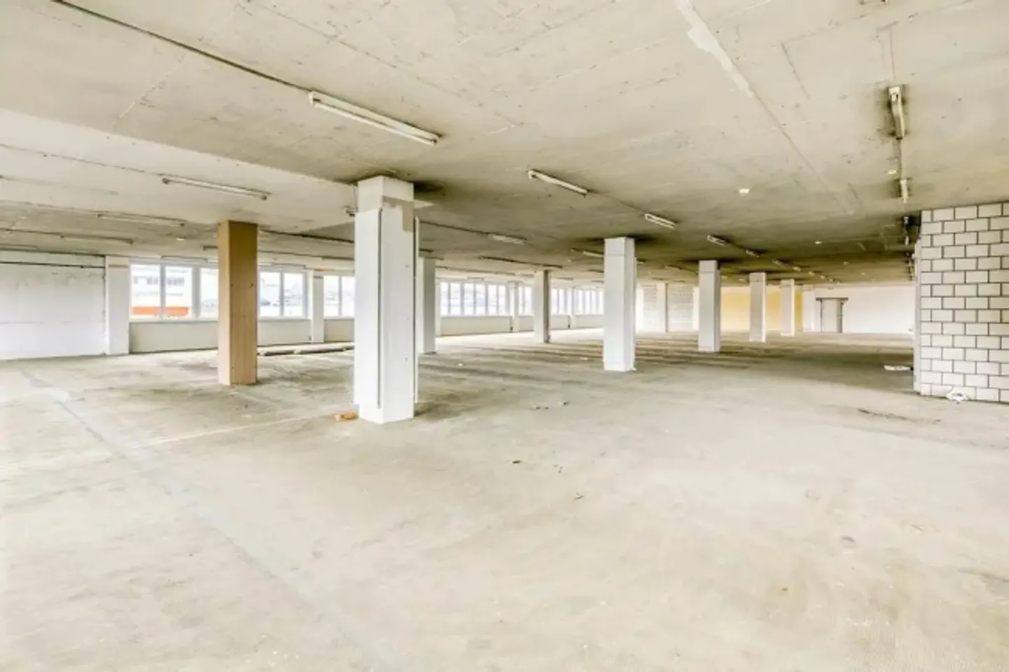 Partizionamento flessibile - Infrastruttura commerciale recentemente ristrutturata - Foto 3 di 4