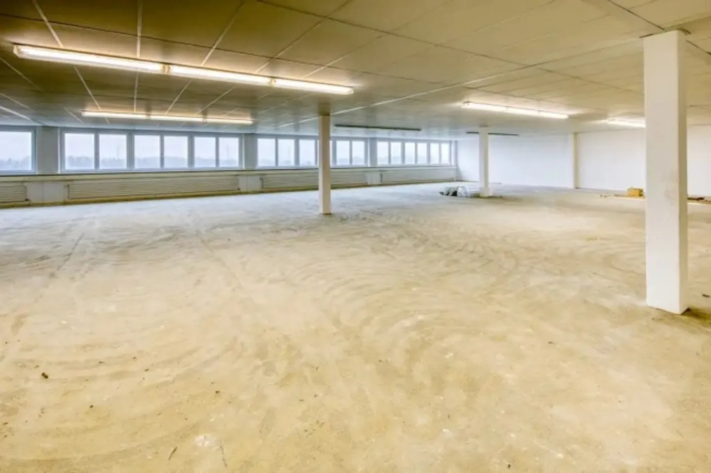 Partizionamento flessibile - Infrastruttura commerciale recentemente ristrutturata - Foto 1 di 4