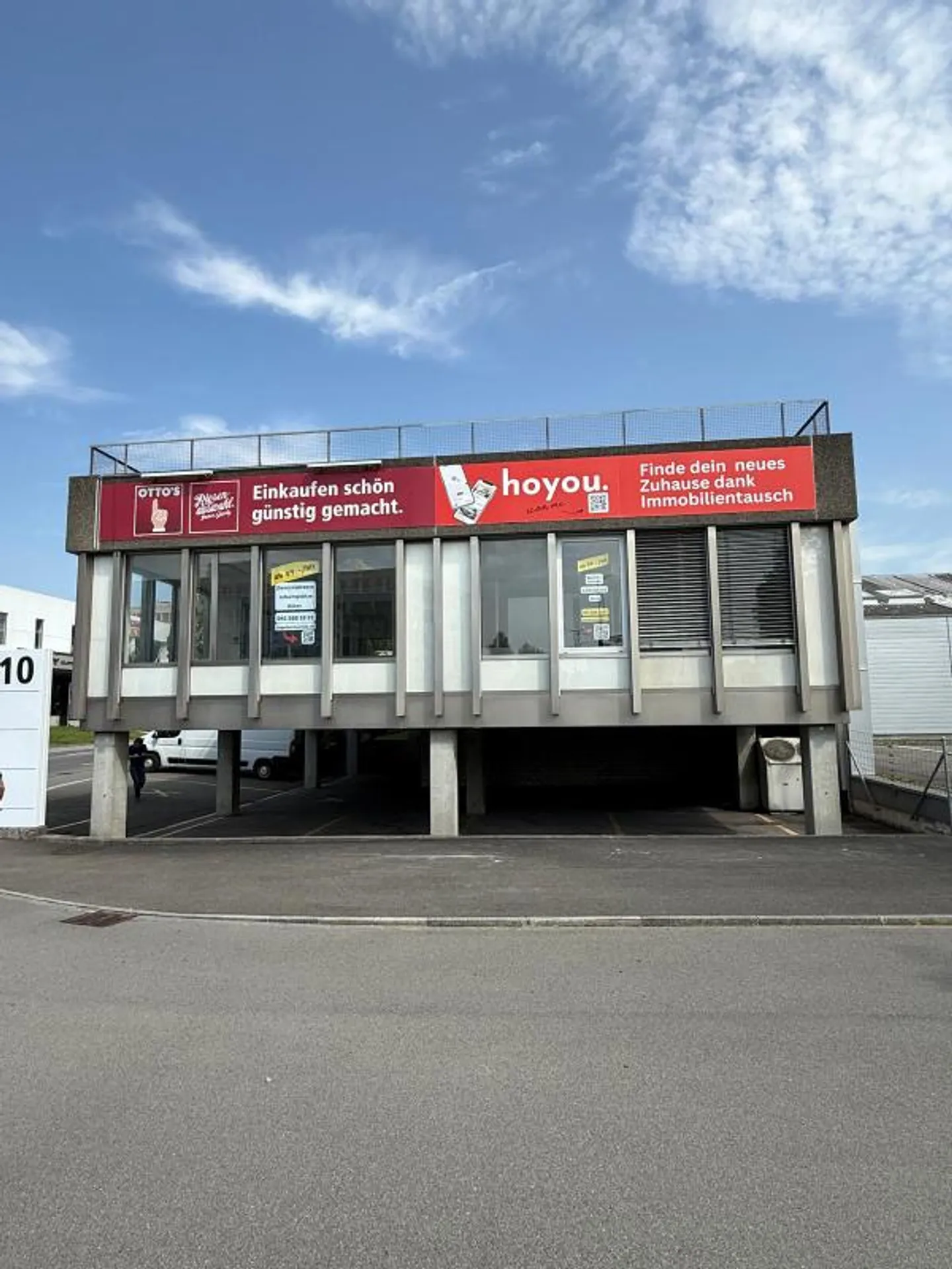 Places de parking extérieures à Cham 6330 - Photo 3 sur 4