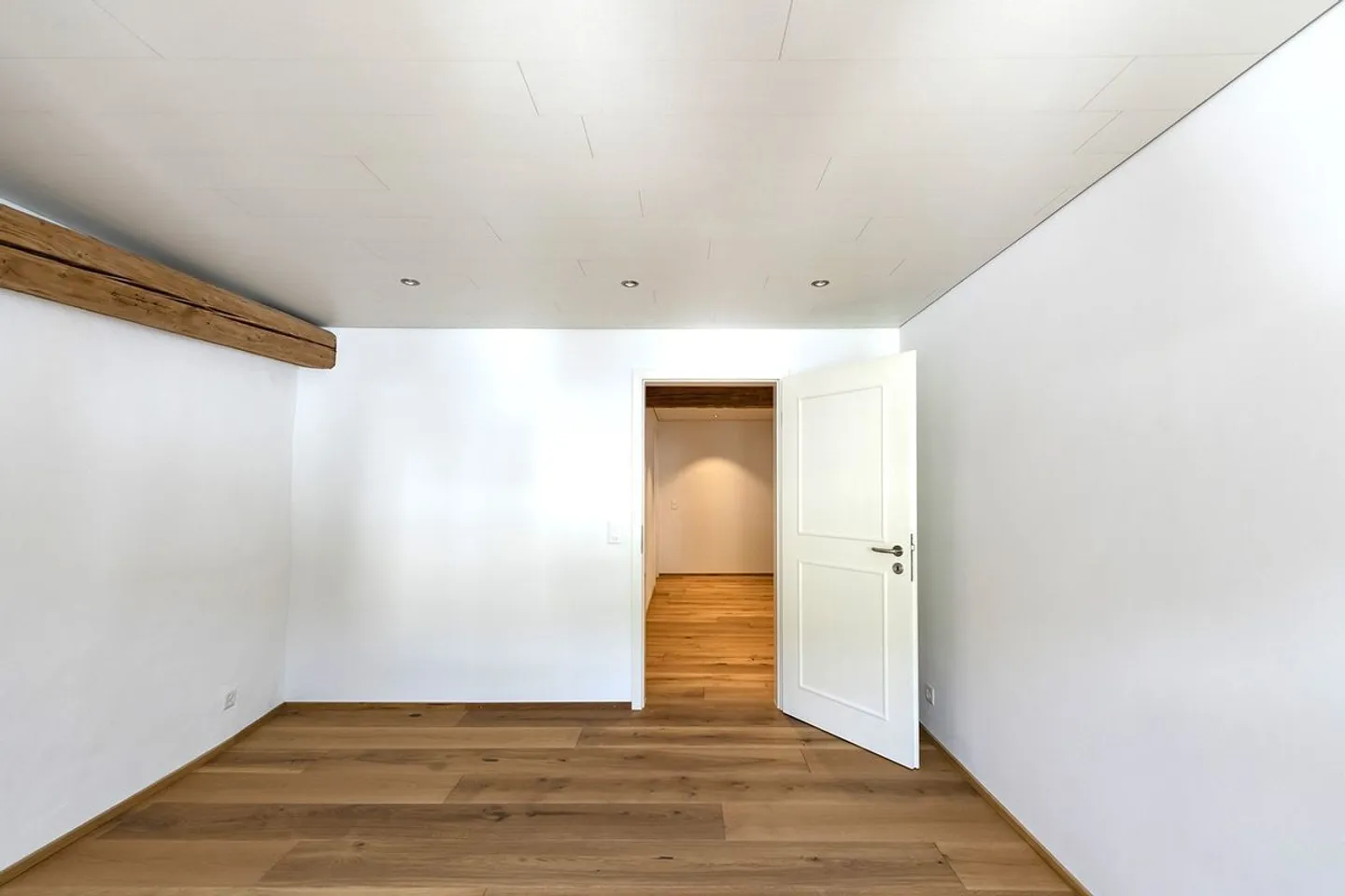 Zentral, luxuriös, neu renoviert mit grossem Balkon und Aussicht - Foto 5 von 7