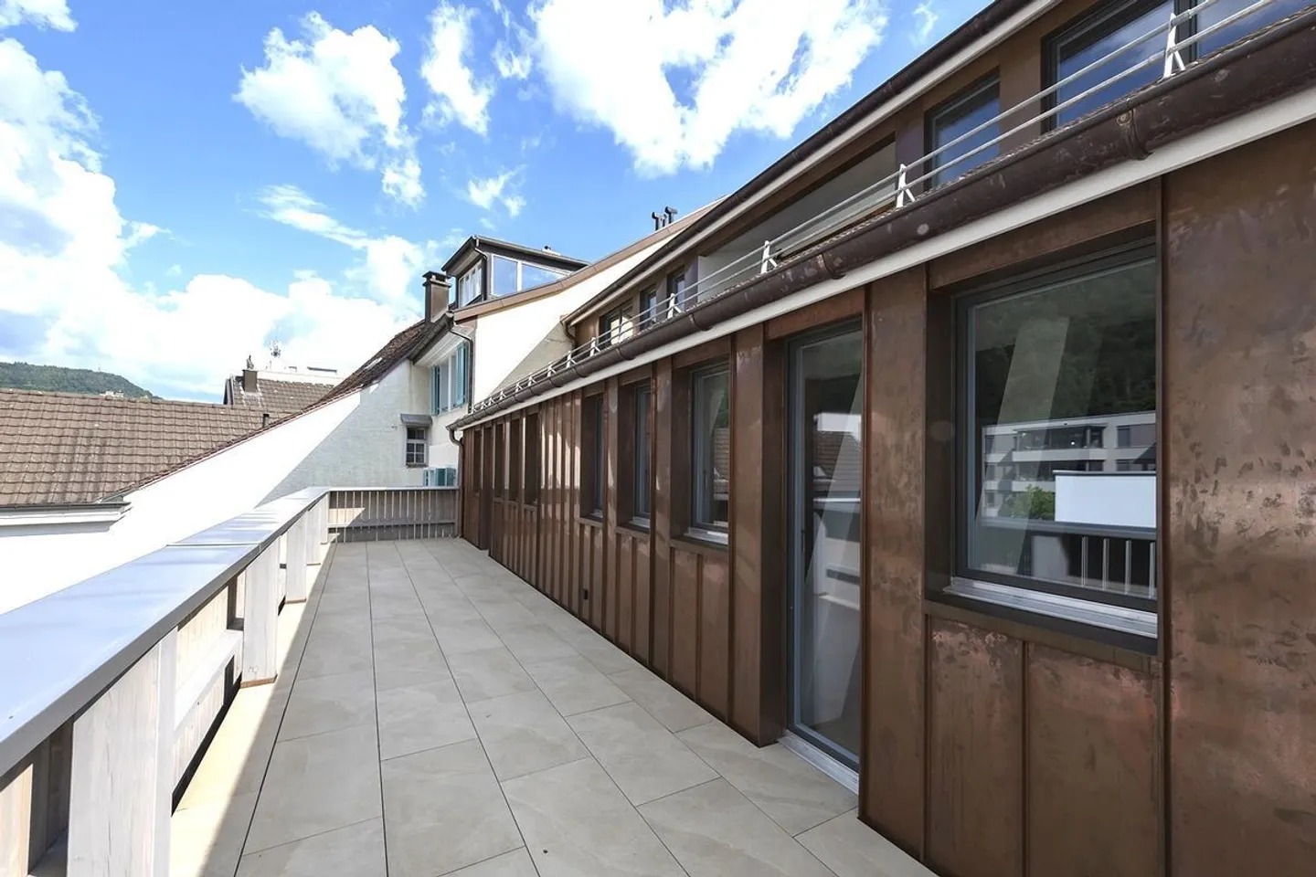 Zentral, luxuriös, neu renoviert mit grossem Balkon und Aussicht - Foto 7 von 7