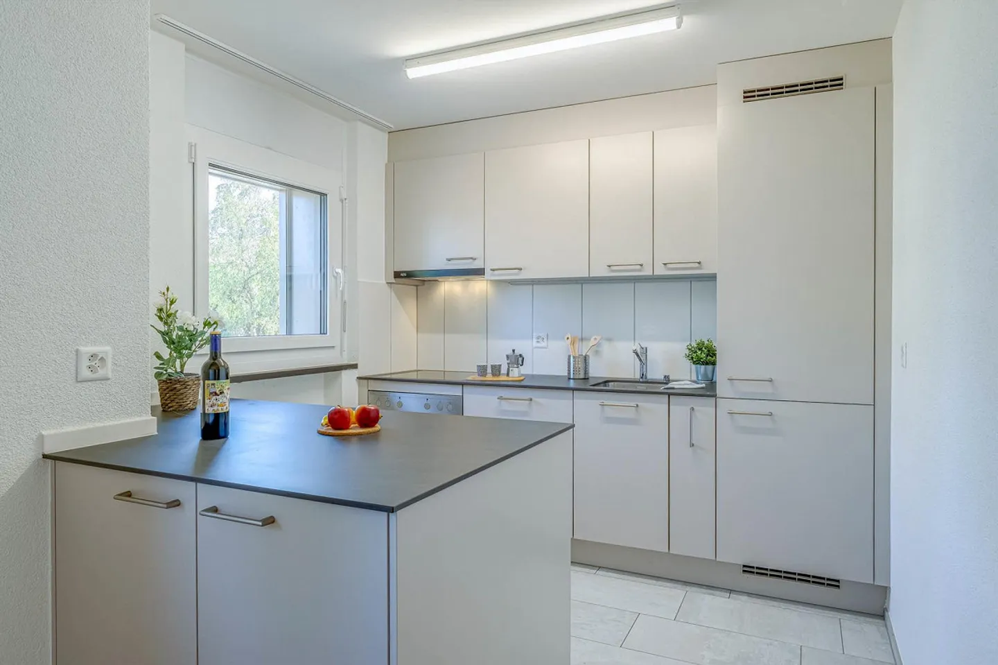 Affittiamo questo bell'appartamento di 4,5 stanze al 1° piano - Foto 2 di 9