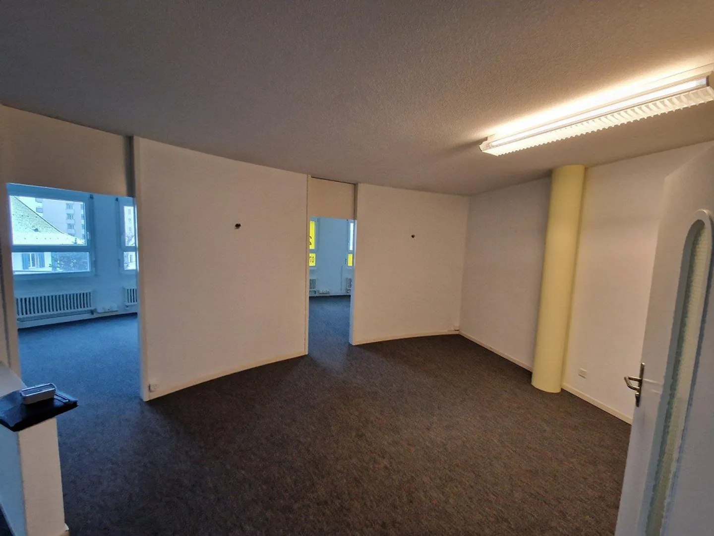 Large office space in a central location - Photo 2 of 4