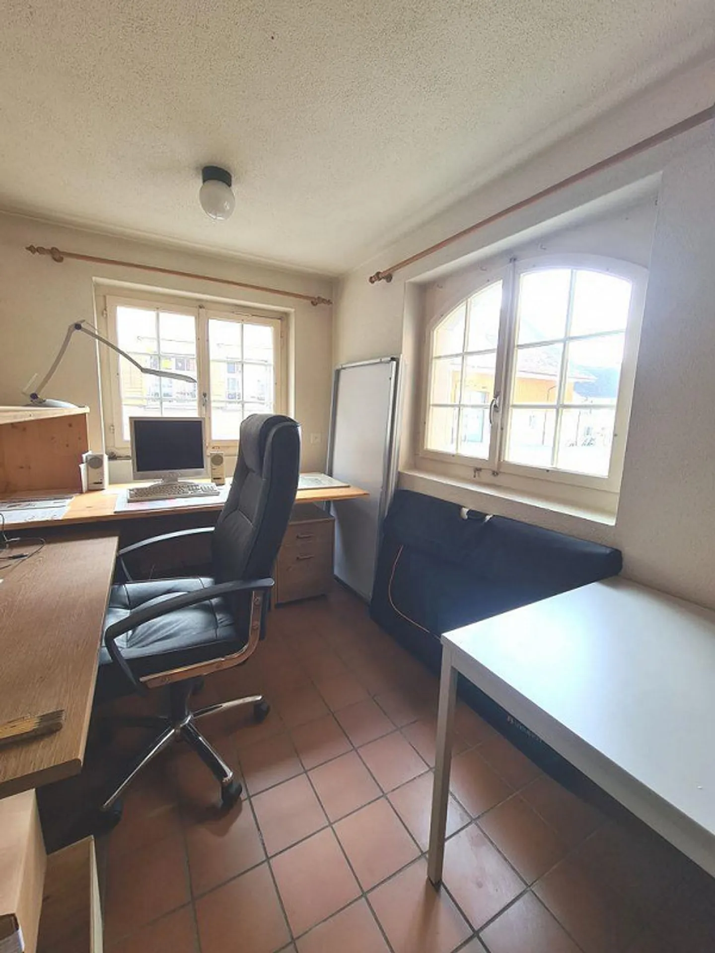 Charming Room with Versatile Possibilities - for Quiet Business - Photo 3 of 13