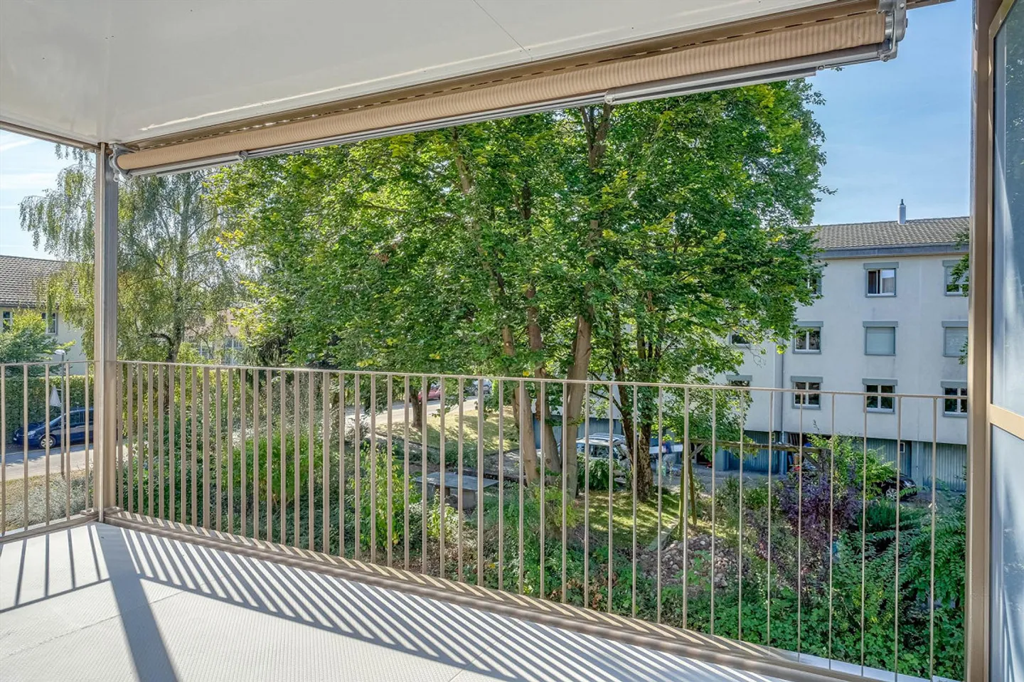 Affittiamo questo bell'appartamento di 4,5 stanze al 1° piano - Foto 6 di 9